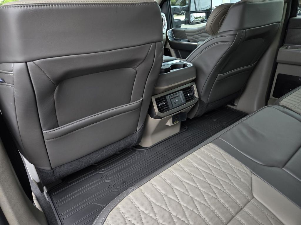 2025 Ford F-250 Platinum photo 32