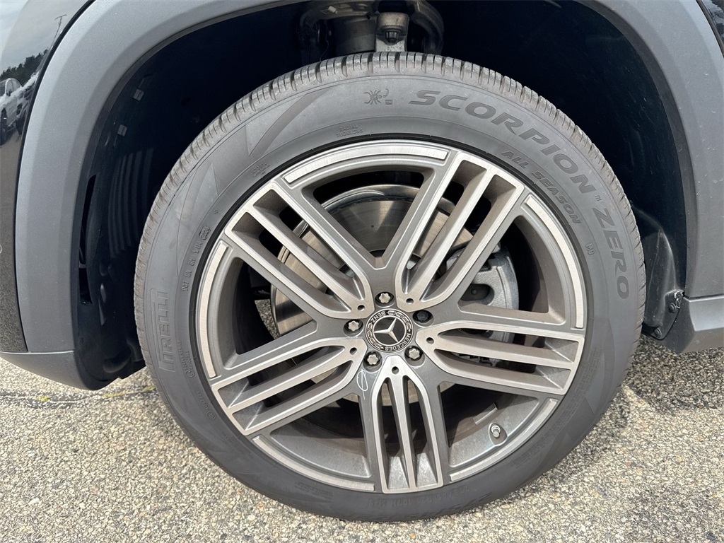 2025 Mercedes Benz GLS 450 4MATIC photo 7