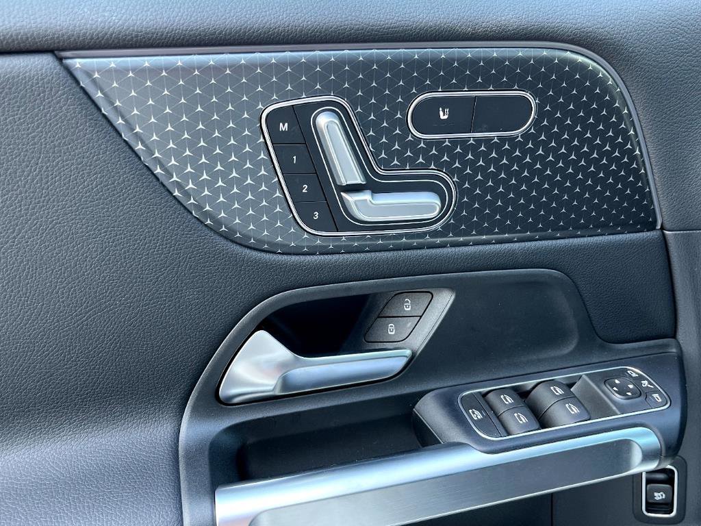 2024 Mercedes Benz EQB 4MATIC photo 16