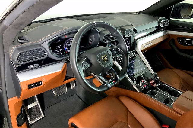 2019 Lamborghini Urus Base photo 4