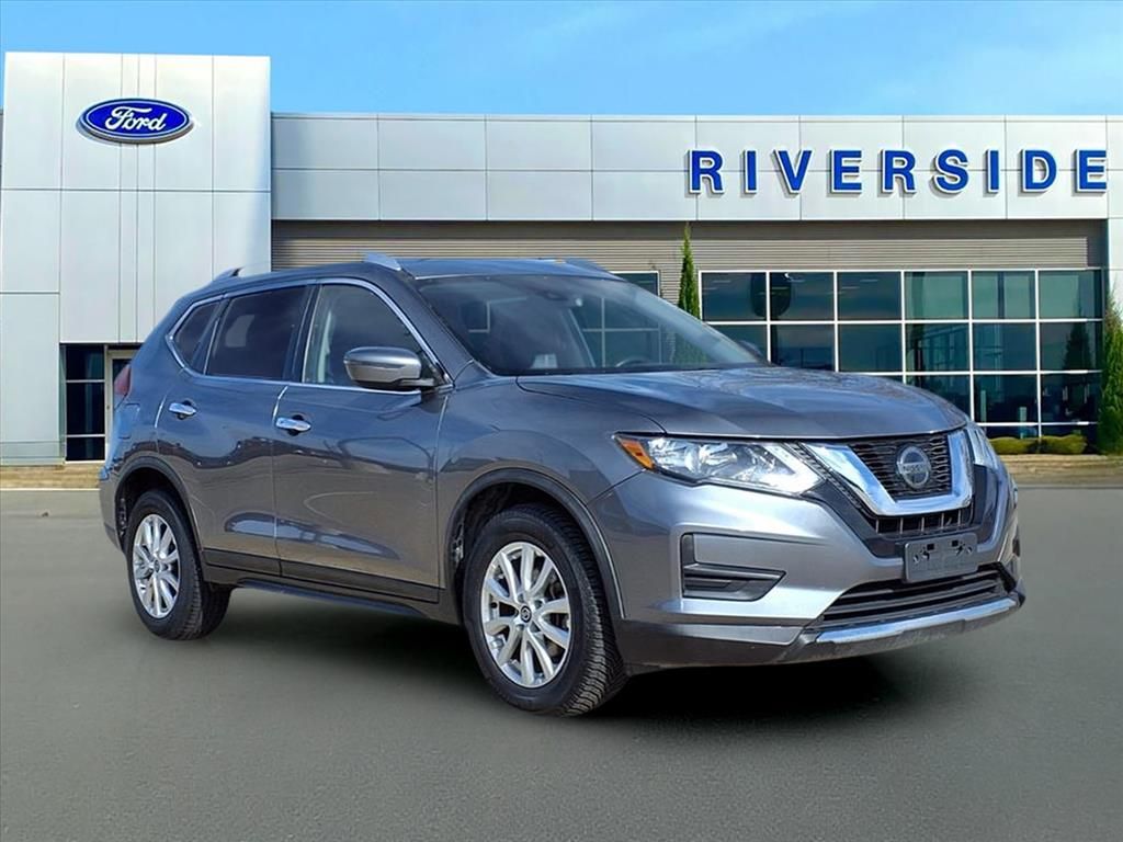 2020 Nissan Rogue SV's photo