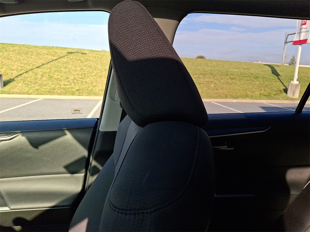 2019 Toyota RAV4 Hybrid XLE photo 16