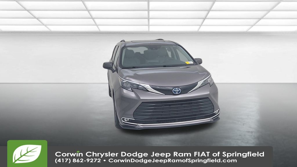2024 Toyota Sienna XLE photo 4