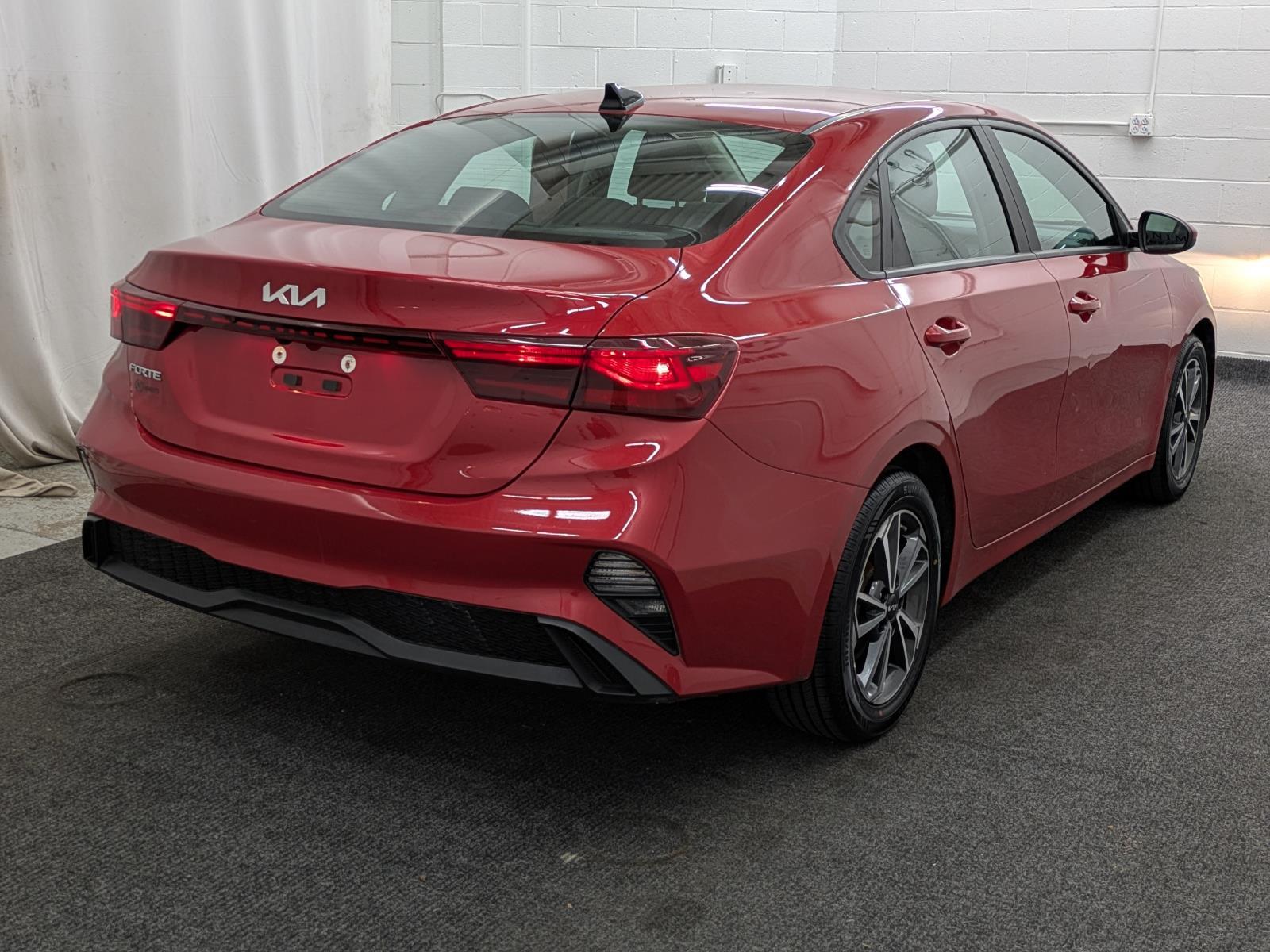 2022 Kia Forte LXS photo 2