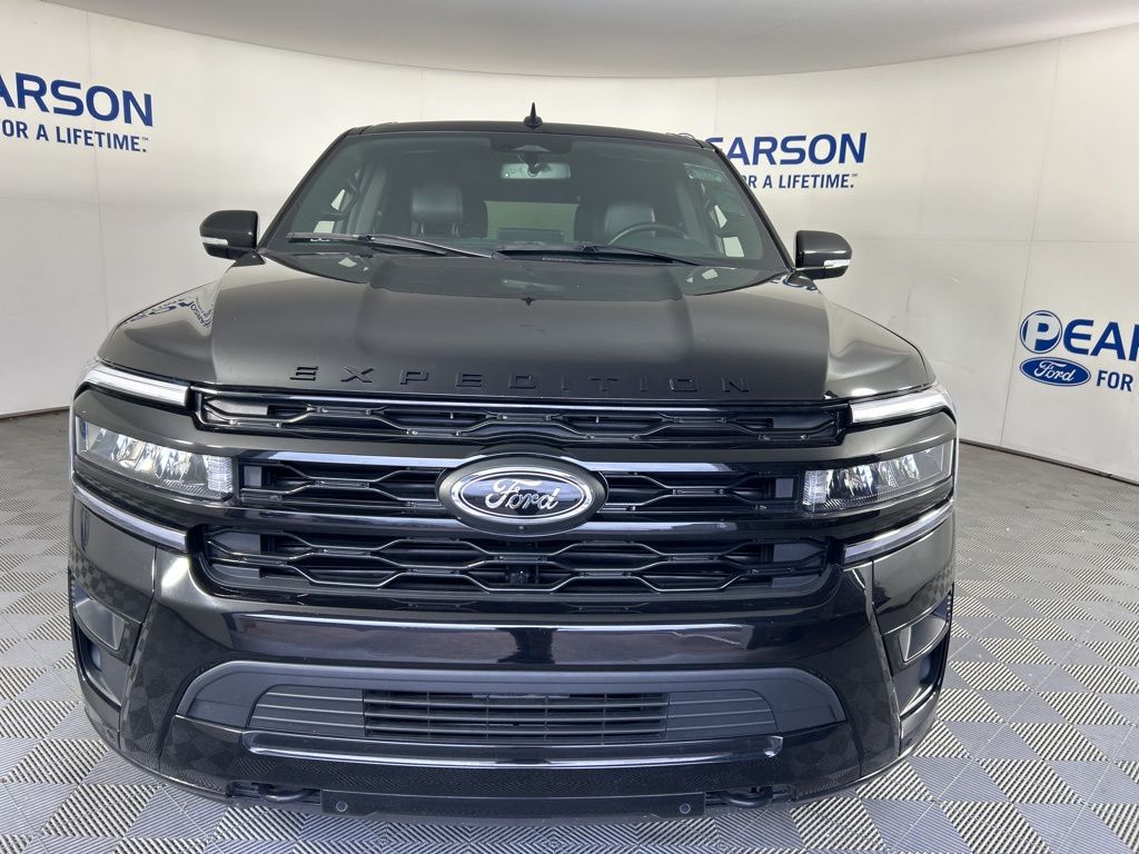 2022 Ford Expedition MAX Limited photo 2