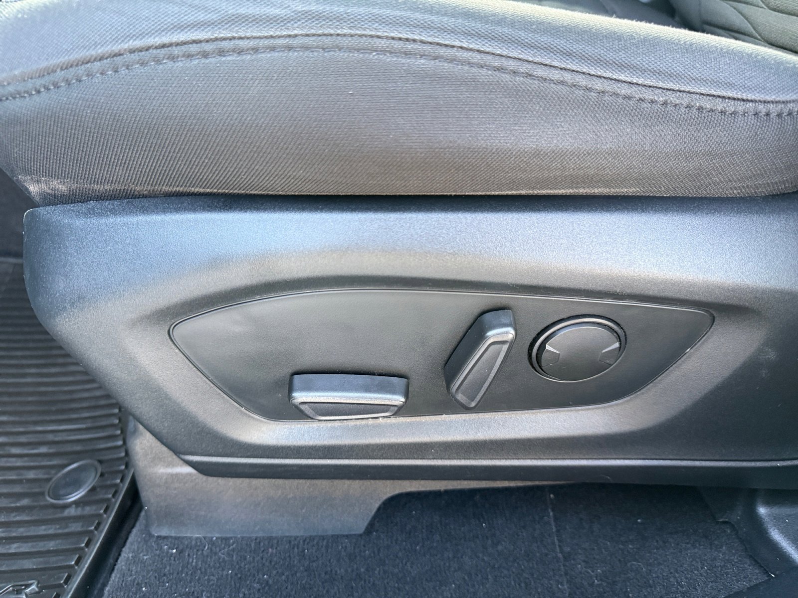 2020 Ford Explorer XLT photo 20
