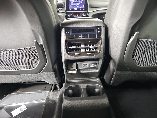 2025 Jeep Grand Cherokee Altitude photo 23