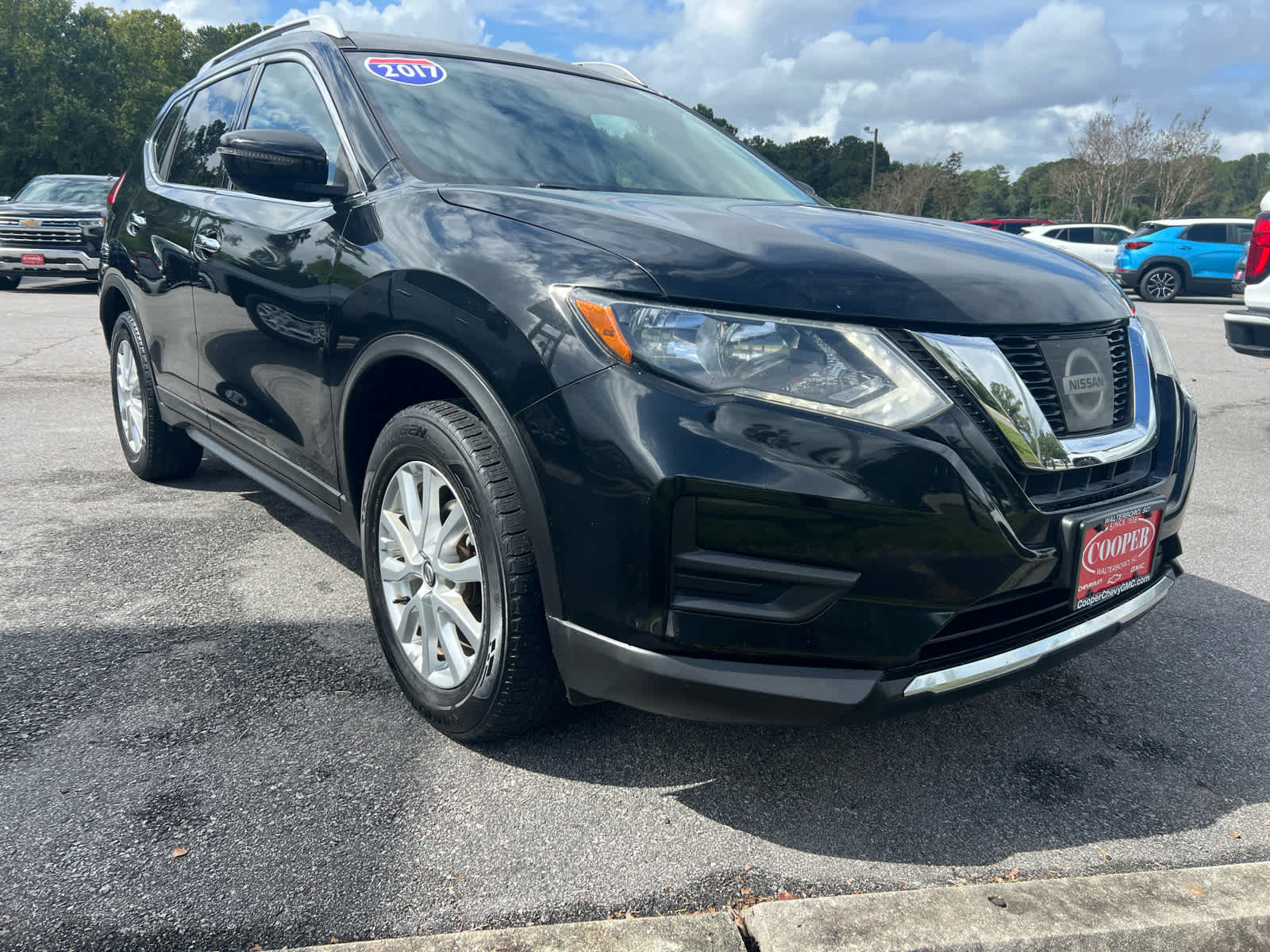 2017 Nissan Rogue SV photo 4