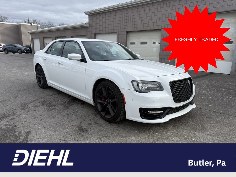2023 Chrysler 300 C's photo