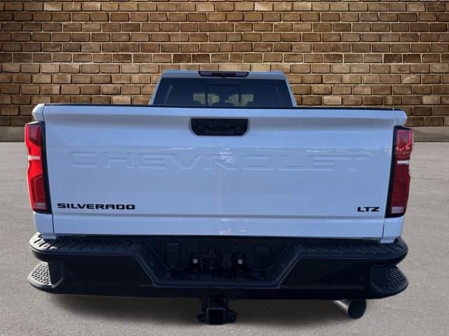 2026 Chevrolet Silverado 2500HD LTZ photo 4