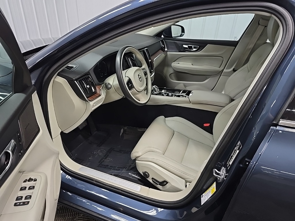 2019 Volvo S60 T8 Inscription photo 28
