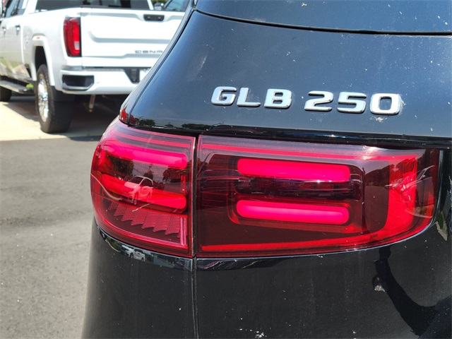 2025 Mercedes Benz GLB 250 4MATIC photo 8