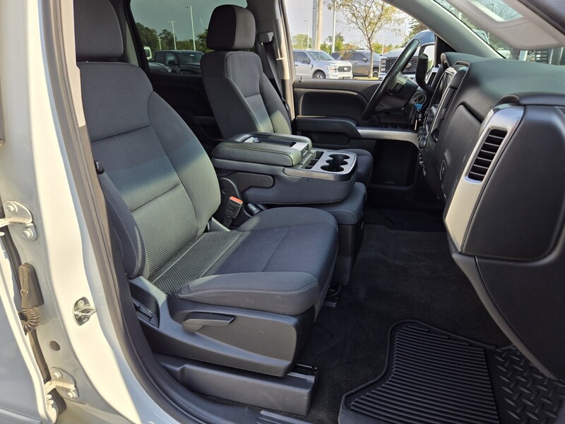 2018 Chevrolet Silverado 1500 LT photo 13