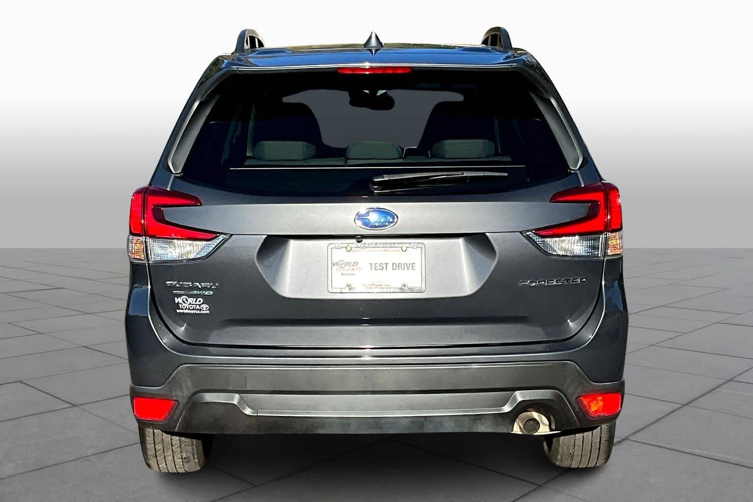 2023 Subaru Forester Premium photo 4