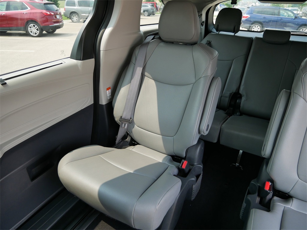 2024 Toyota Sienna XLE photo 15