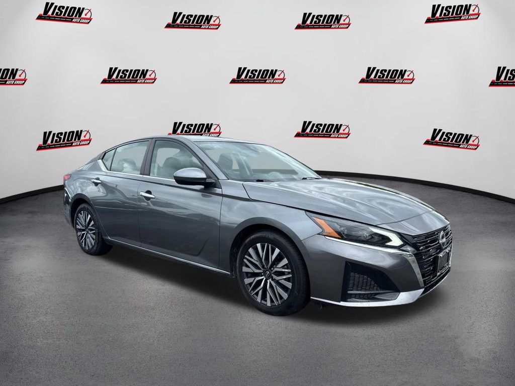2023 Nissan Altima 2.5 SV photo 2