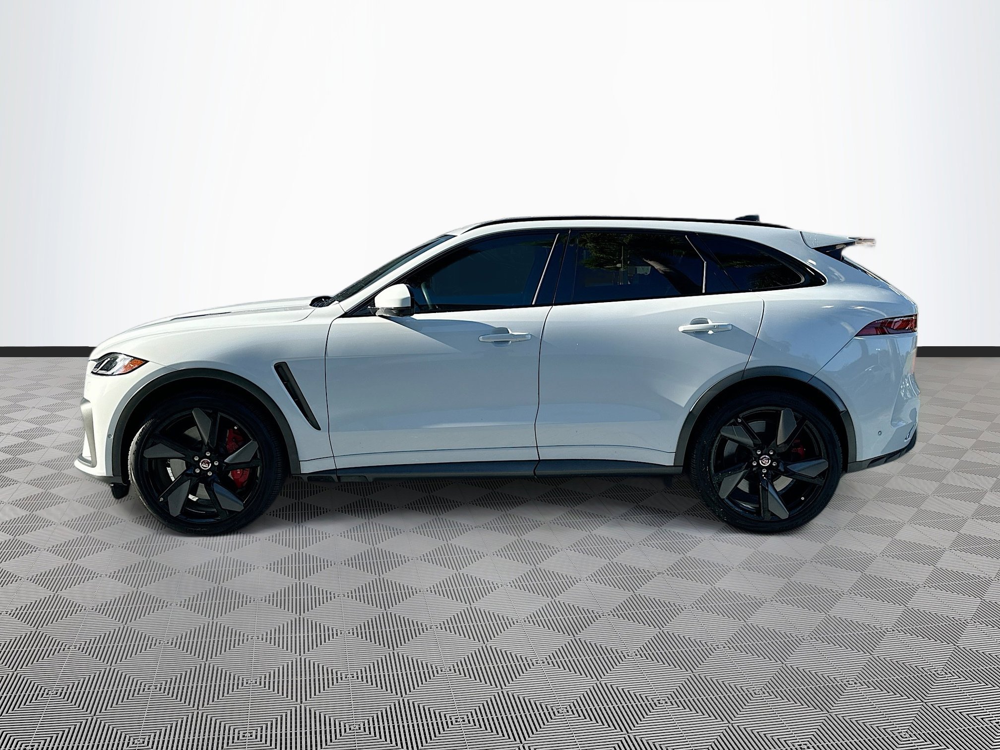 2021 Jaguar F-PACE SVR photo 4