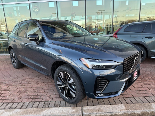 2026 Volvo XC60 Plus's photo