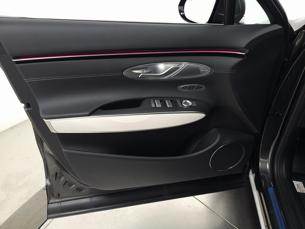 2026 Genesis GV70 2.5T Advanced photo 5