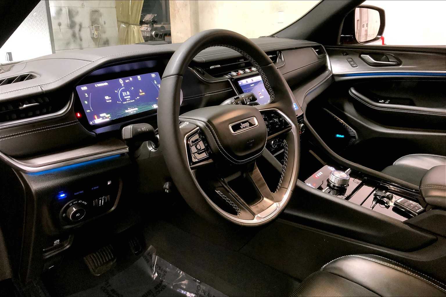 2023 Jeep Cherokee 4xe Overland photo 17