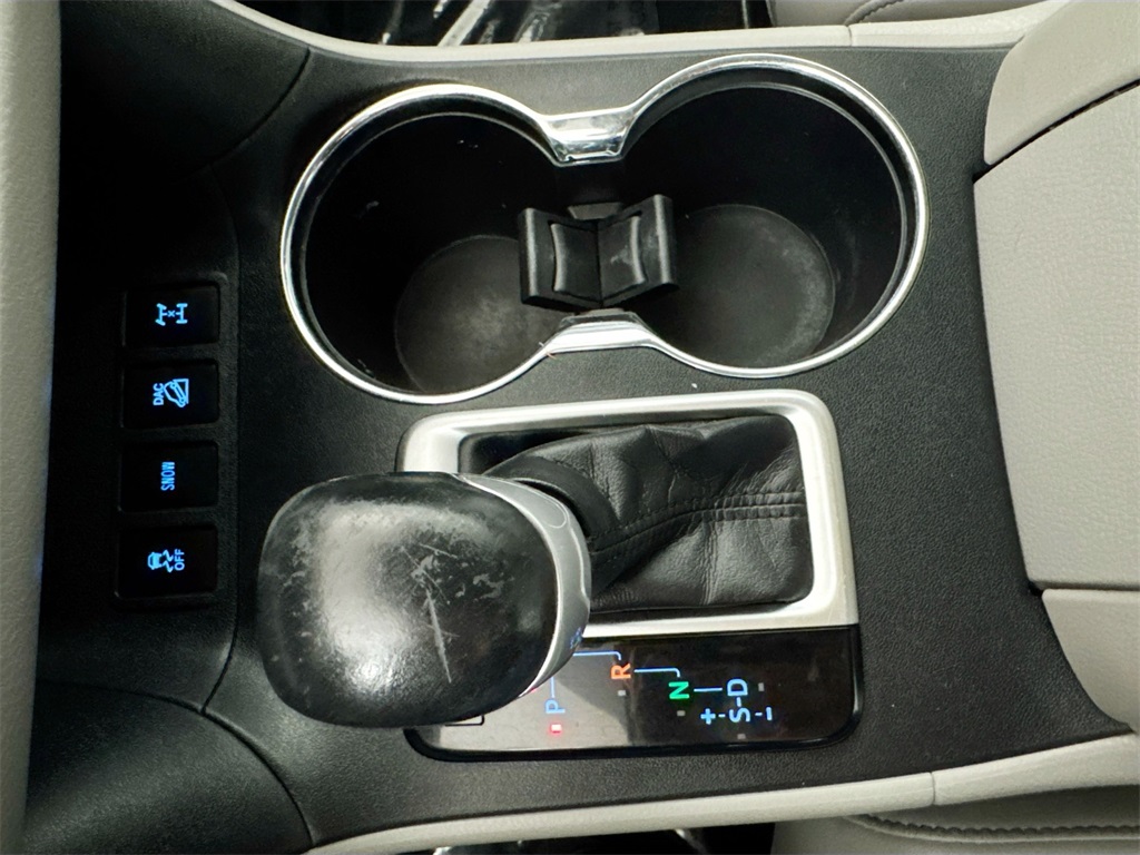 2014 Toyota Highlander LE Plus photo 32