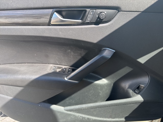 2021 Volkswagen Passat 2.0T R-Line photo 13