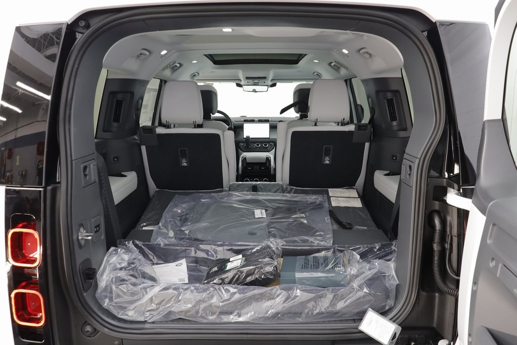 2025 Land Rover Defender 130 S photo 16