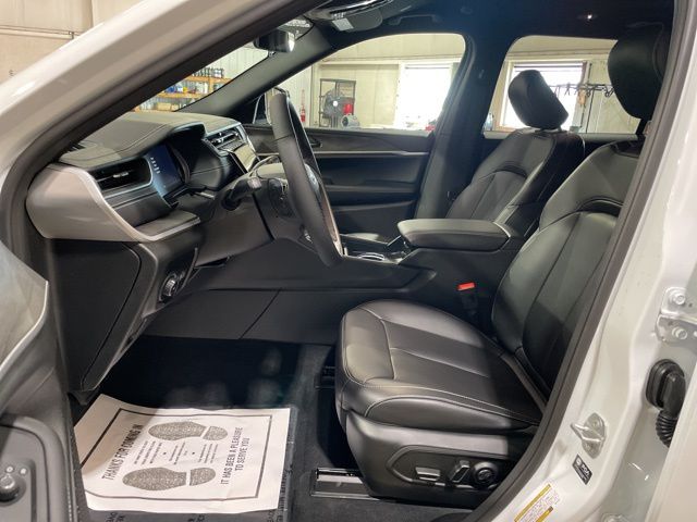 2025 Jeep Grand Cherokee Limited photo 41