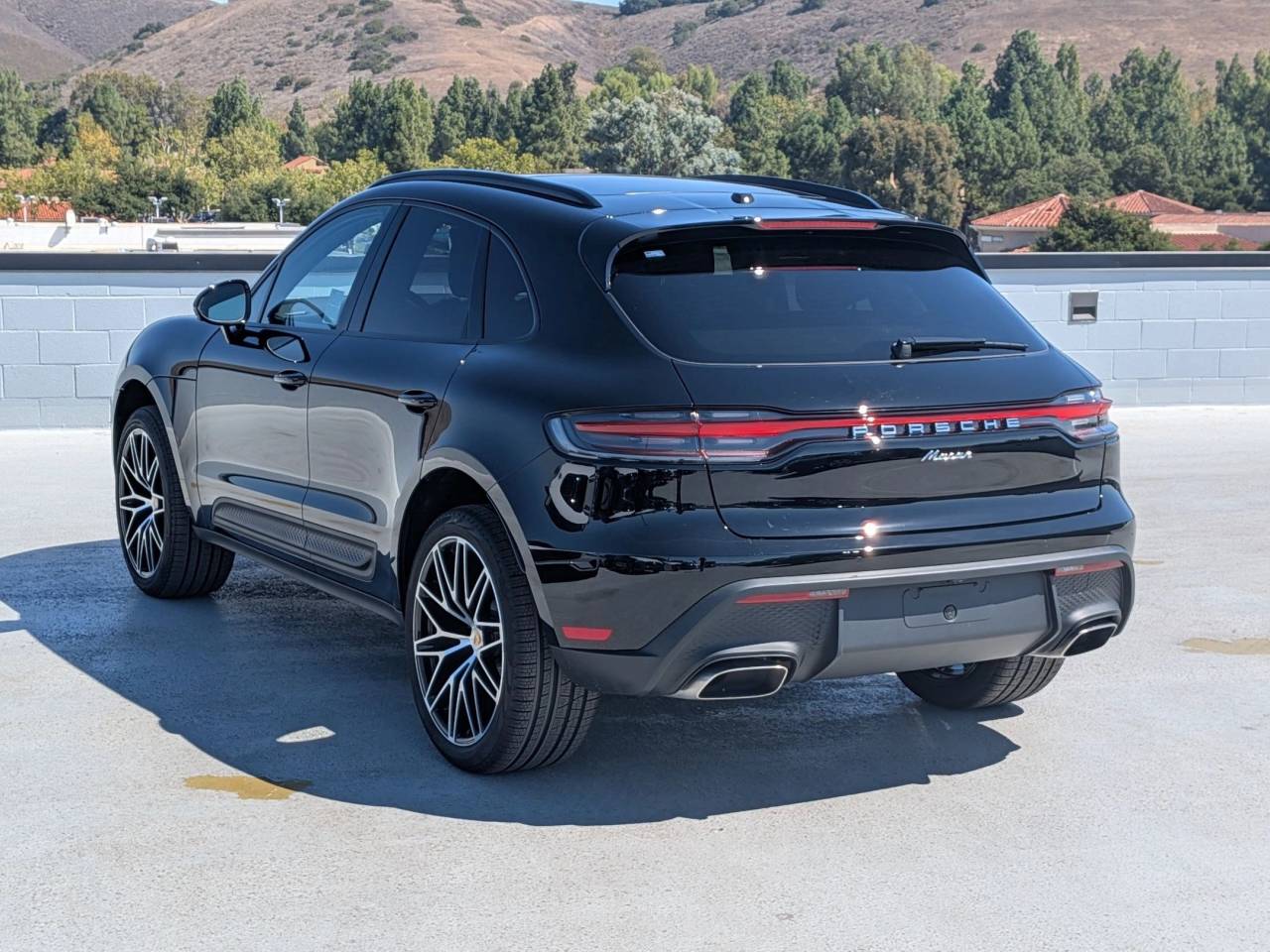 2026 Porsche Macan T photo 3