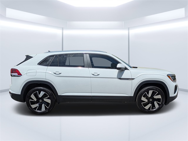 2025 Volkswagen Atlas Cross Sport SE Technology photo 2