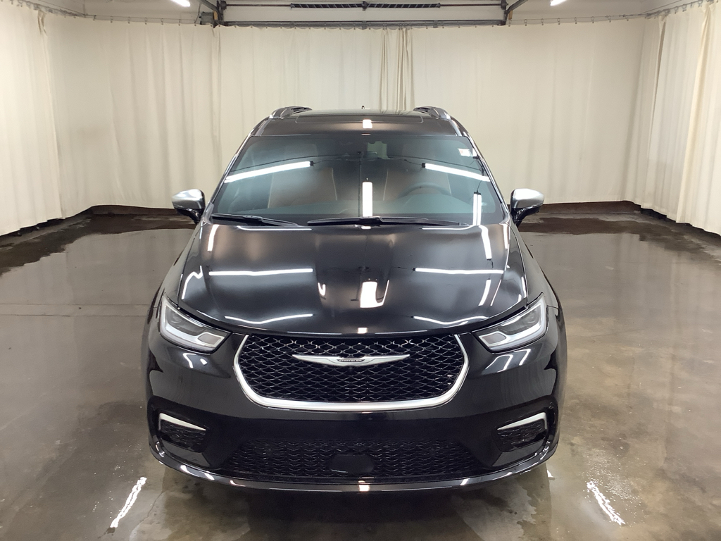 2026 Chrysler Pacifica Pinnacle photo 2