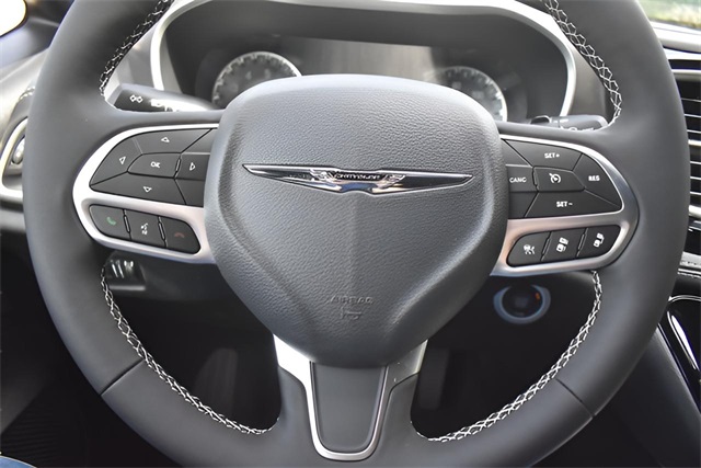 2025 Chrysler Pacifica photo 19