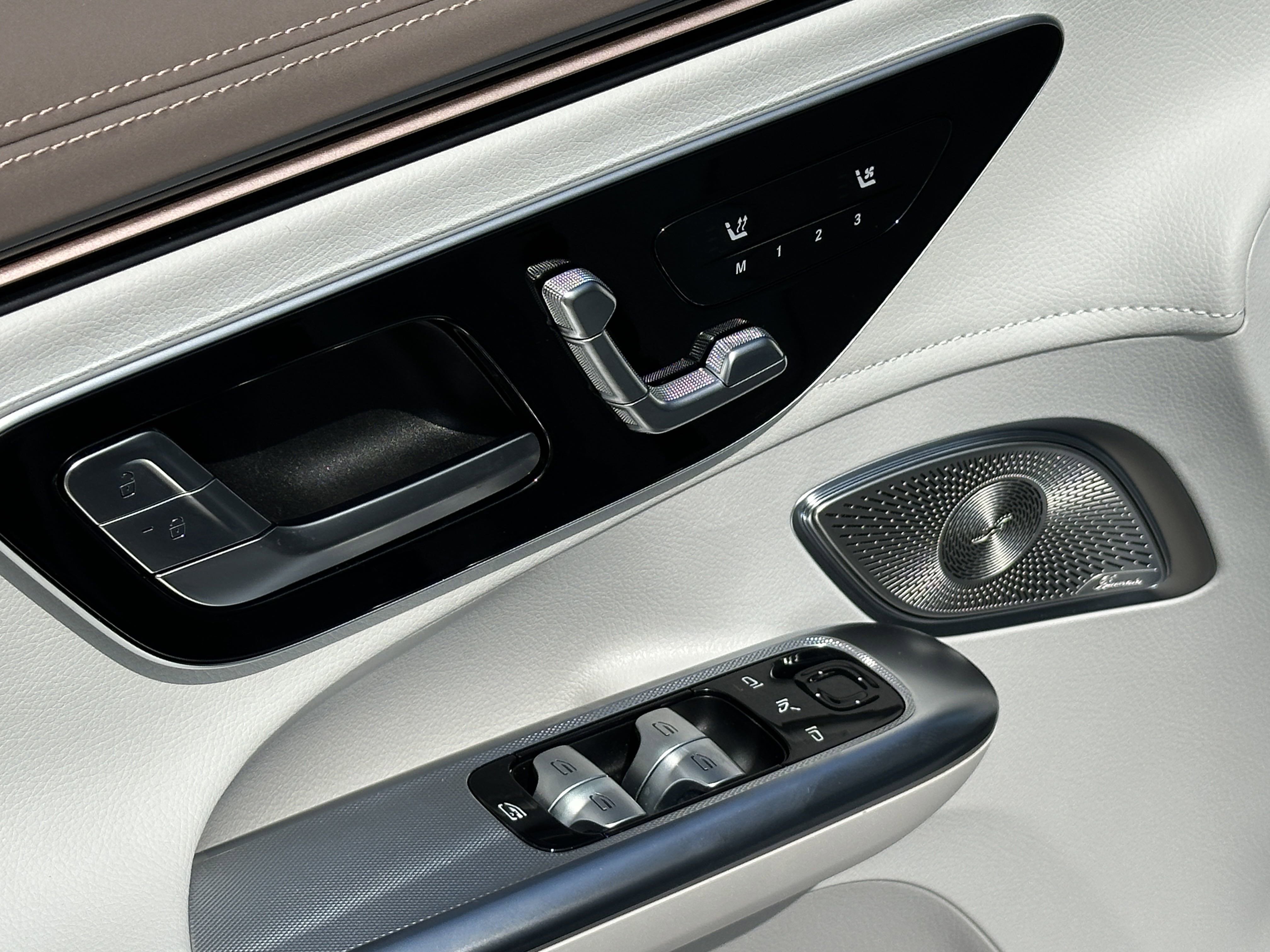 2024 Mercedes Benz EQE SUV 350 4MATIC photo 4