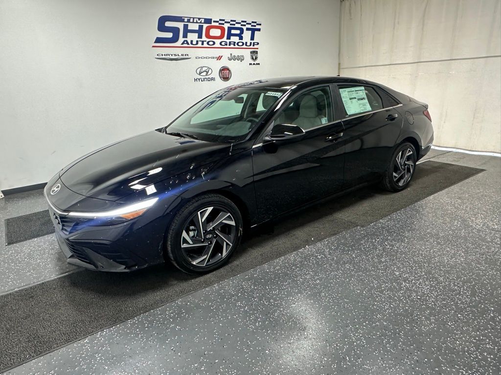 2025 Hyundai Elantra Limited's photo