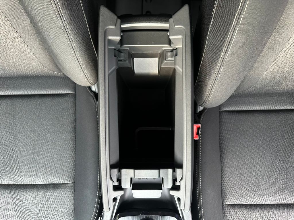 2026 Nissan Rogue SV photo 18