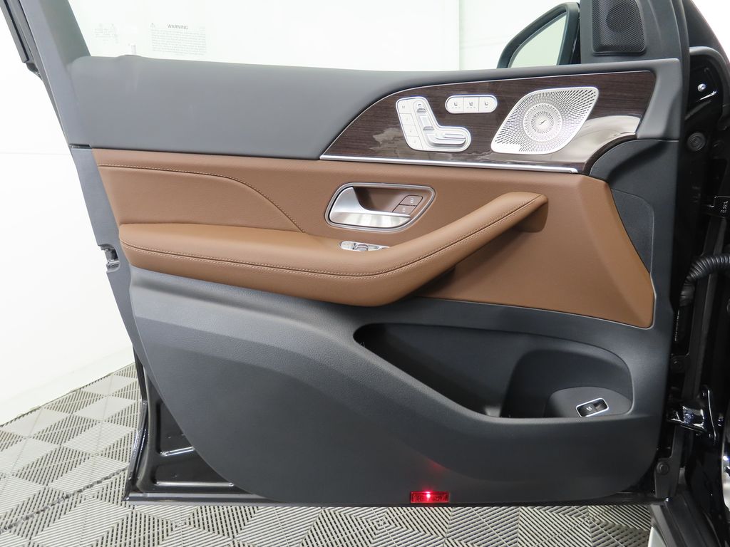 2025 Mercedes Benz GLS 450 4MATIC photo 24