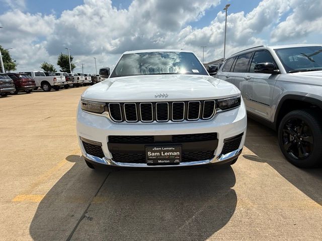 2025 Jeep Grand Cherokee Limited photo 3