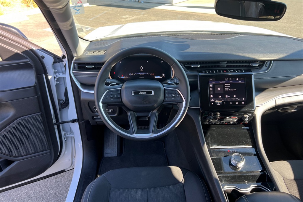 2023 Jeep Grand Cherokee Laredo photo 16