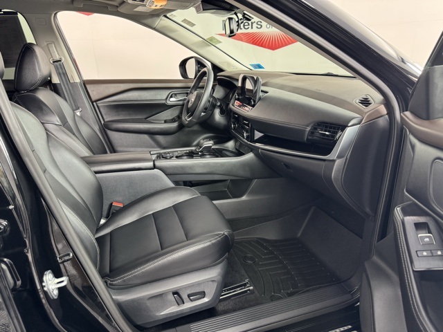 2023 Nissan Rogue SL photo 2