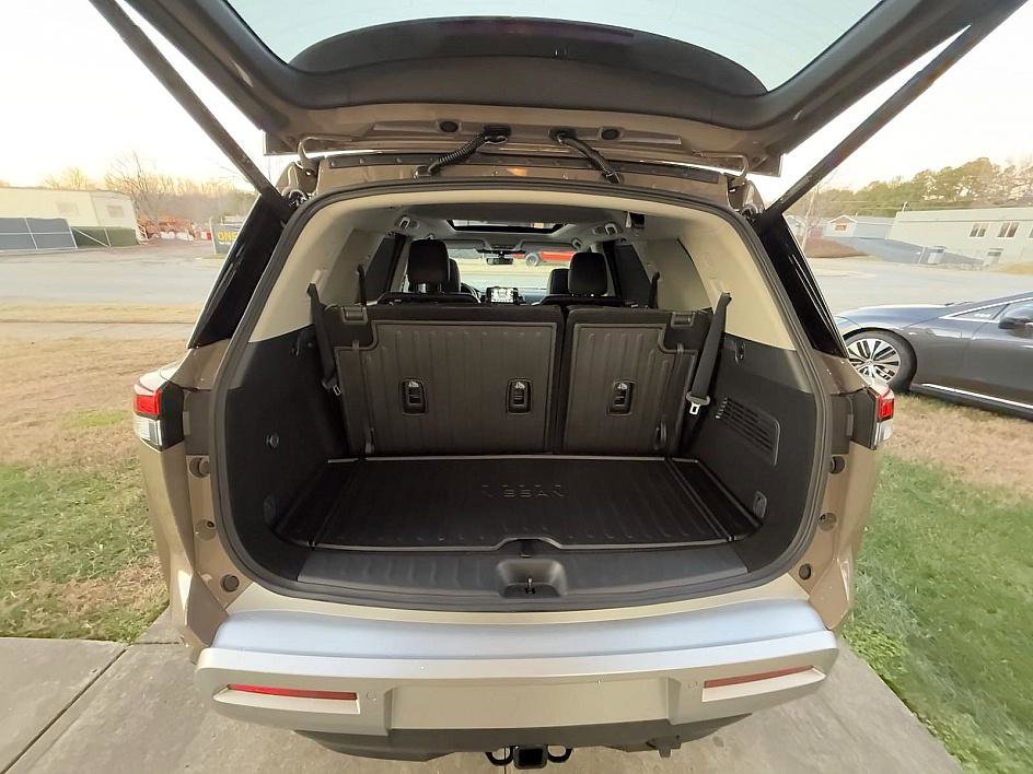 2025 Nissan Pathfinder Platinum photo 15