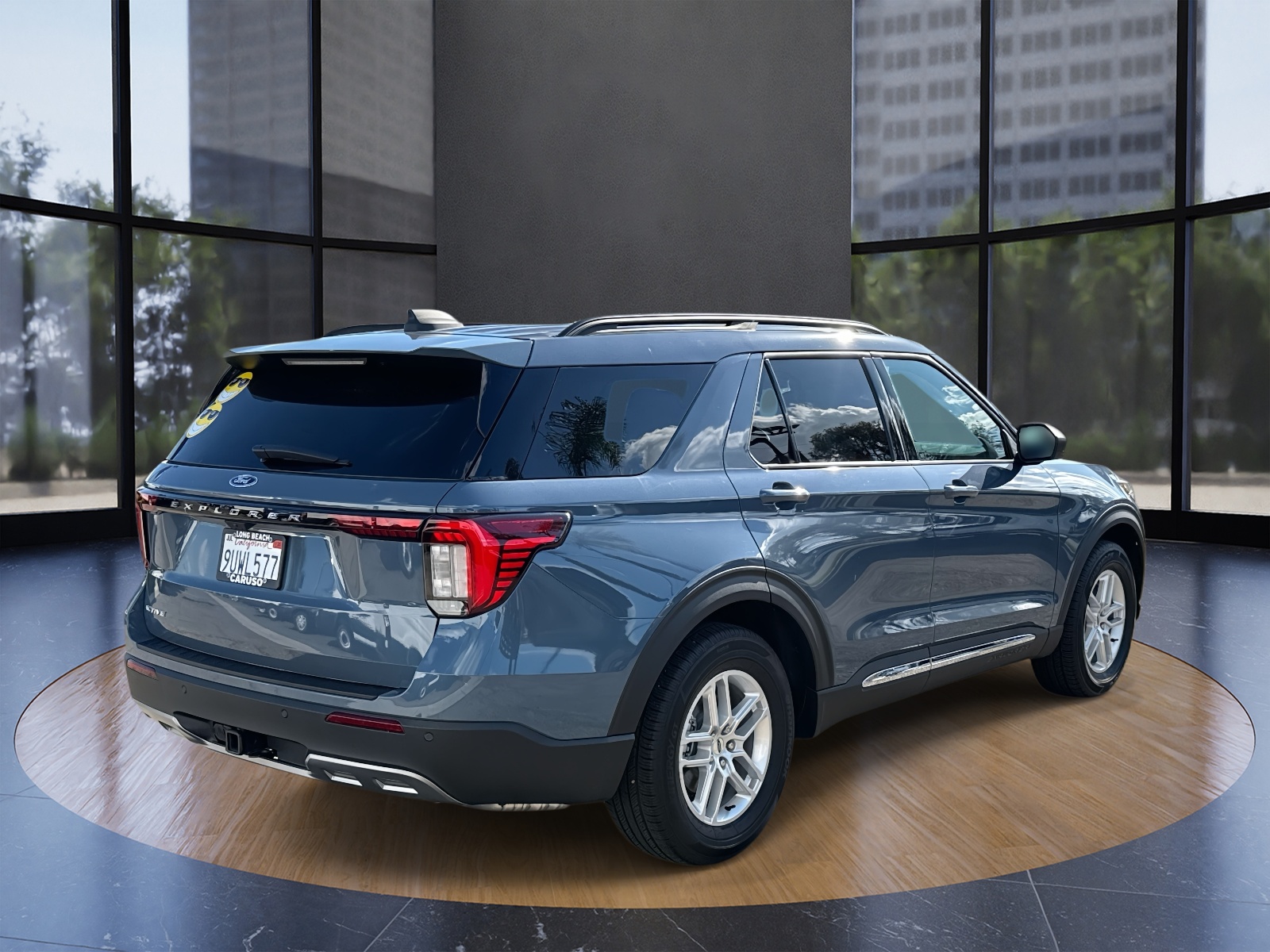 2025 Ford Explorer photo 2