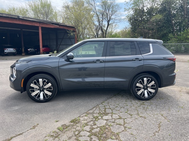2025 Mitsubishi Outlander SE photo 4