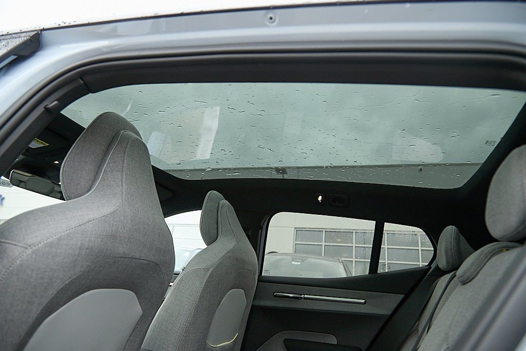 2026 VOLVO EX30 - Image 18