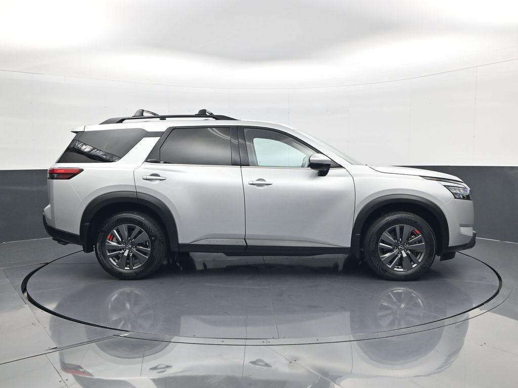 2023 Nissan Pathfinder SV photo 4