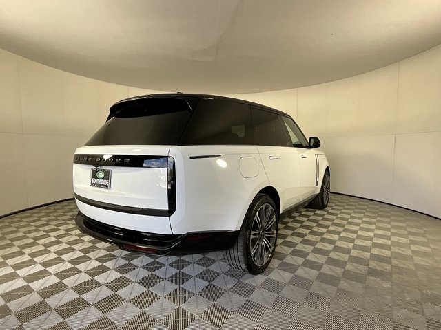2025 Land Rover Range Rover SE photo 3