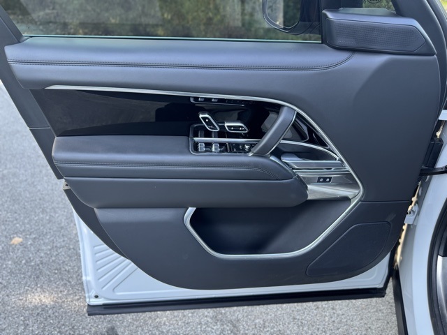 2024 Land Rover Range Rover SE photo 9