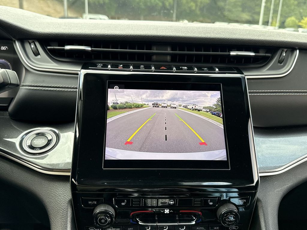 2021 Jeep Grand Cherokee Laredo photo 16