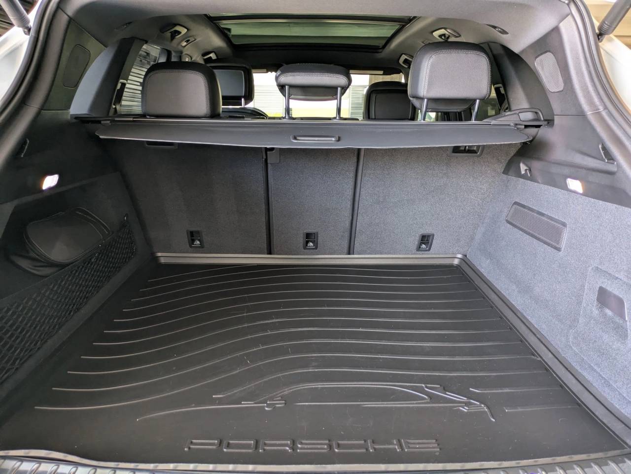 2025 Porsche Cayenne Base photo 17