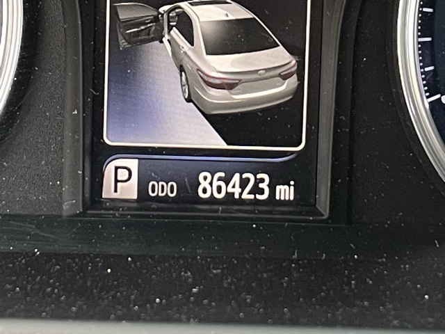 2016 Toyota Camry LE photo 4