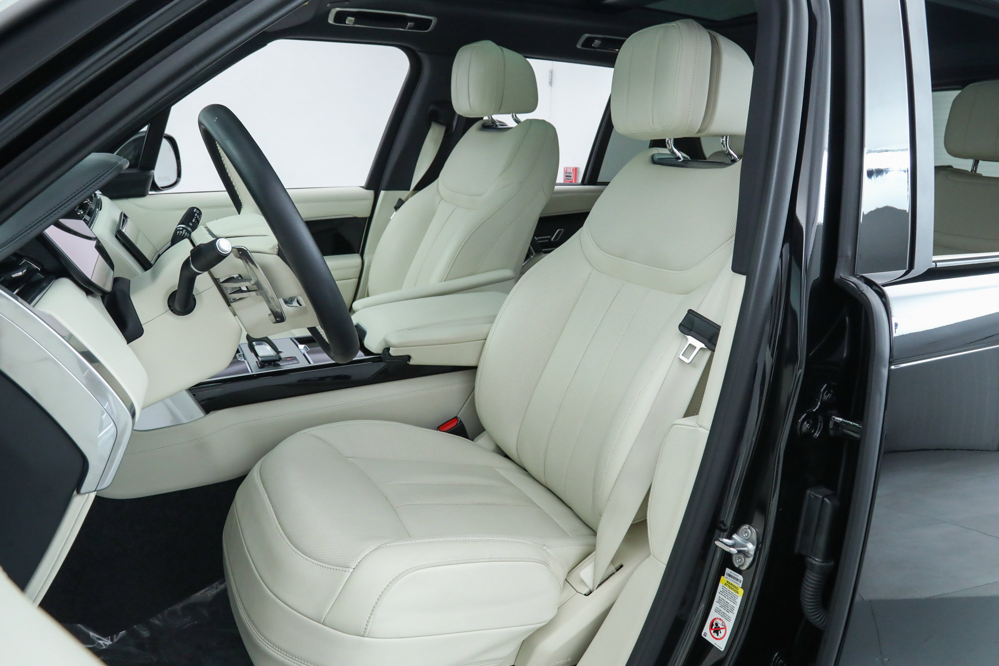 2024 Land Rover Range Rover SE photo 30